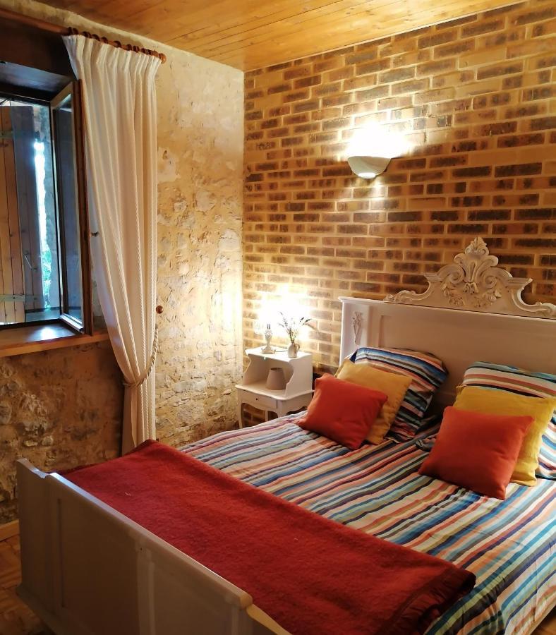 La Fee Bleue Villa Limeyrat Bagian luar foto